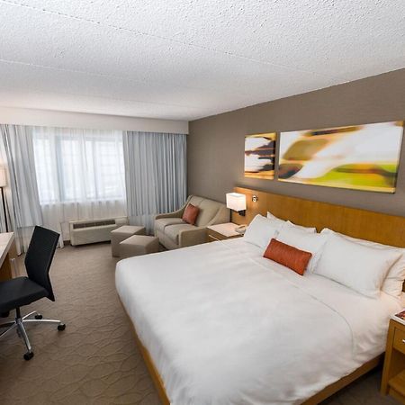 Delta Hotels By Marriott Utica Exterior foto